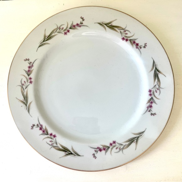 Vintage Prestige Fine China Dinner Plates - Picture 1 of 4